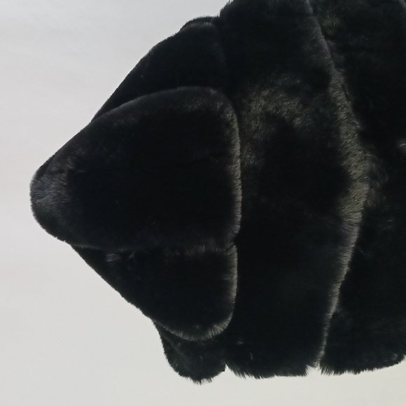 Black Faux Fur Vest. - Picture 4 of 8